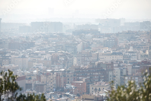 Vista de Barcelona en medio de la contaminación