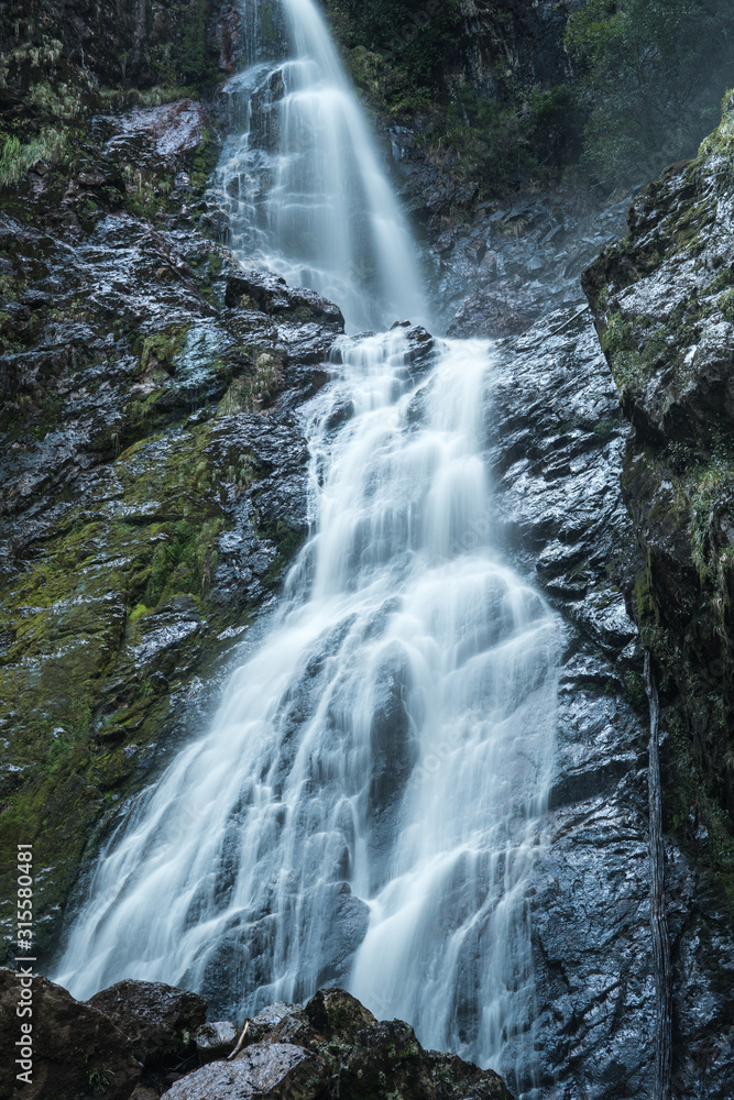 Obraz premium long exposure of Montezuma falls in Tasmania