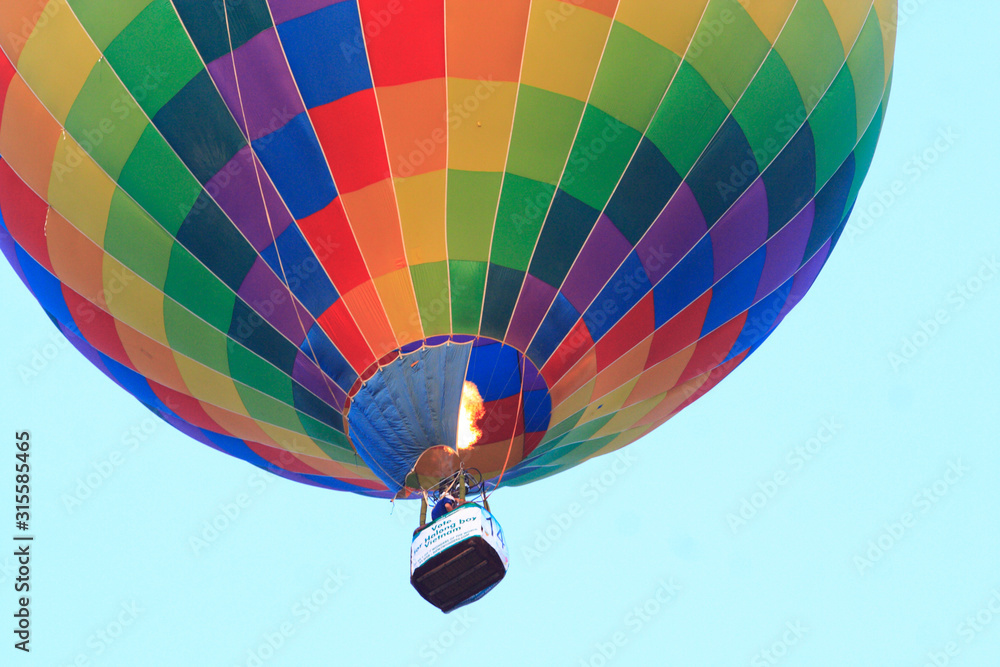 Obraz premium colorful rainbow balloon is flying to the sky