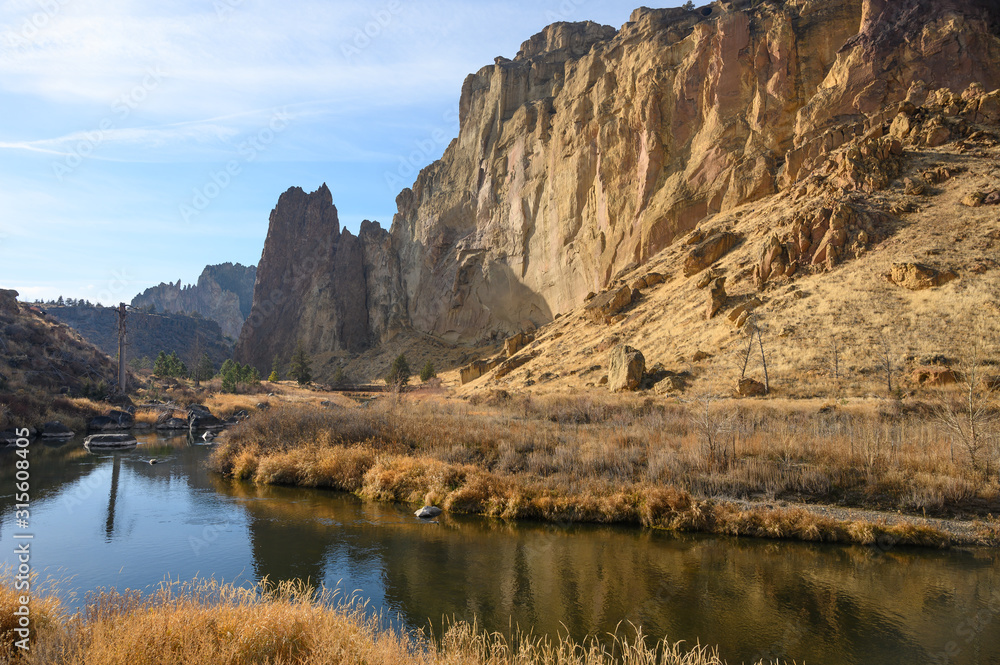Rocks in a beautiful, beautiful canyon, desert river, Smith Rock