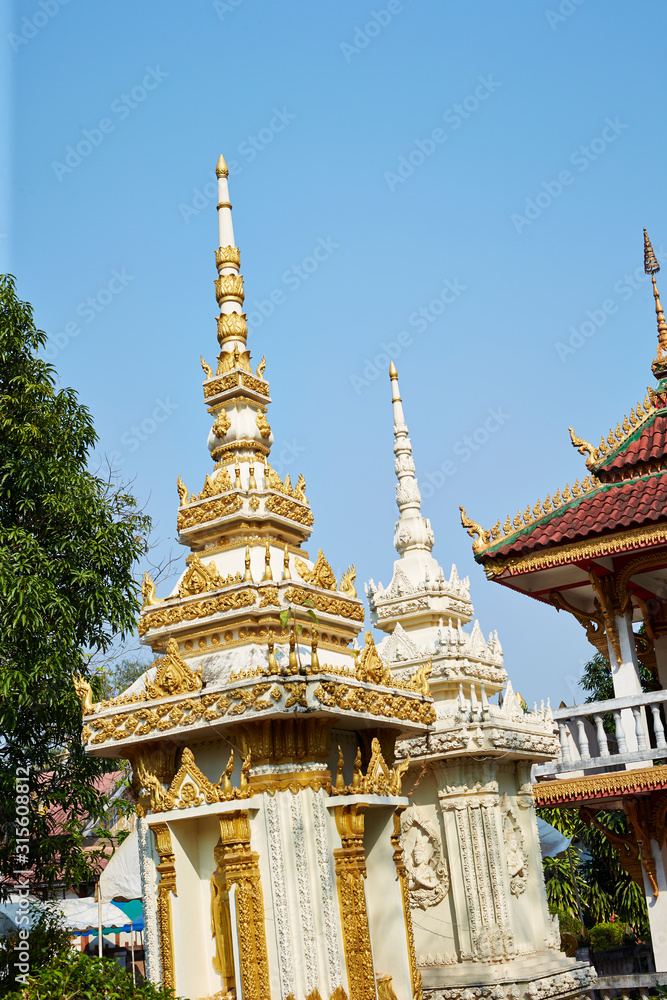 Naklejka premium Travelling Laos, sightseeing at temple 