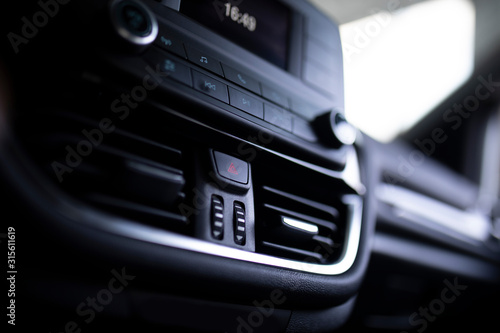Car Multimedia System © ellisia