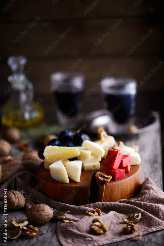 Fototapeta premium cheese on the cutting board. selective focus