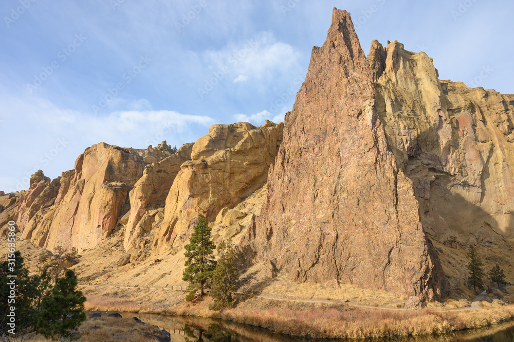 Rocks in a beautiful, beautiful canyon, desert river, Smith Rock State Park, Oregon Rocks in a beautiful, beautiful canyon, desert river, Smith Rock State Park, Oregon