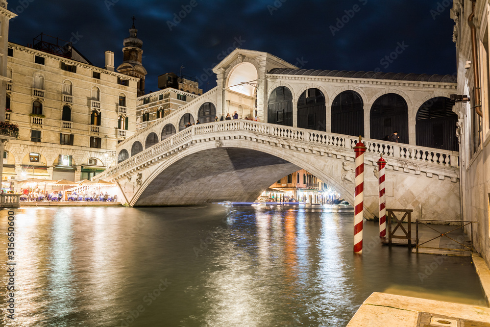 Night view of The Rialto Bridge on the Grand Canal in Venice,Italy.