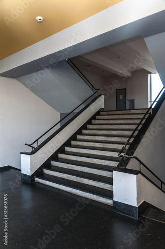 Bauhaus Dessau Treppenhaus © Stockfotos-MG