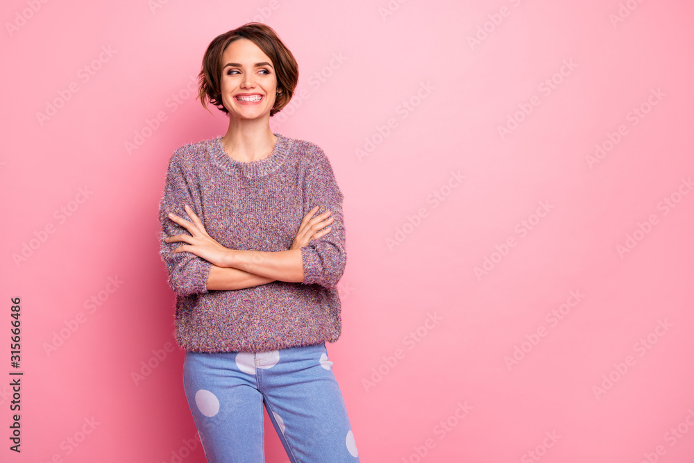 Portrait of her she nice attractive lovely pretty charming cheerful cheery brown-haired girl comfort wear clothes folded arms isolated over pink pastel color background Portrait of her she nice attractive lovely pretty charming cheerful cheery brown-haired girl comfort wear clothes folded arms isolated over pink pastel color background