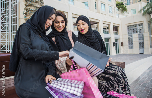 Photography Three women friends going out in Dubai