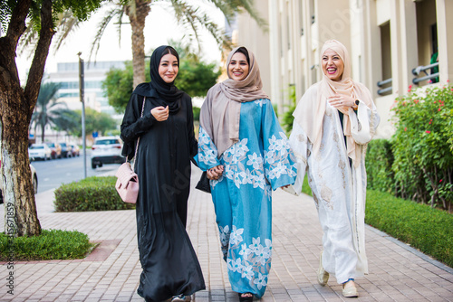 Canvas Print Three women friends going out in Dubai