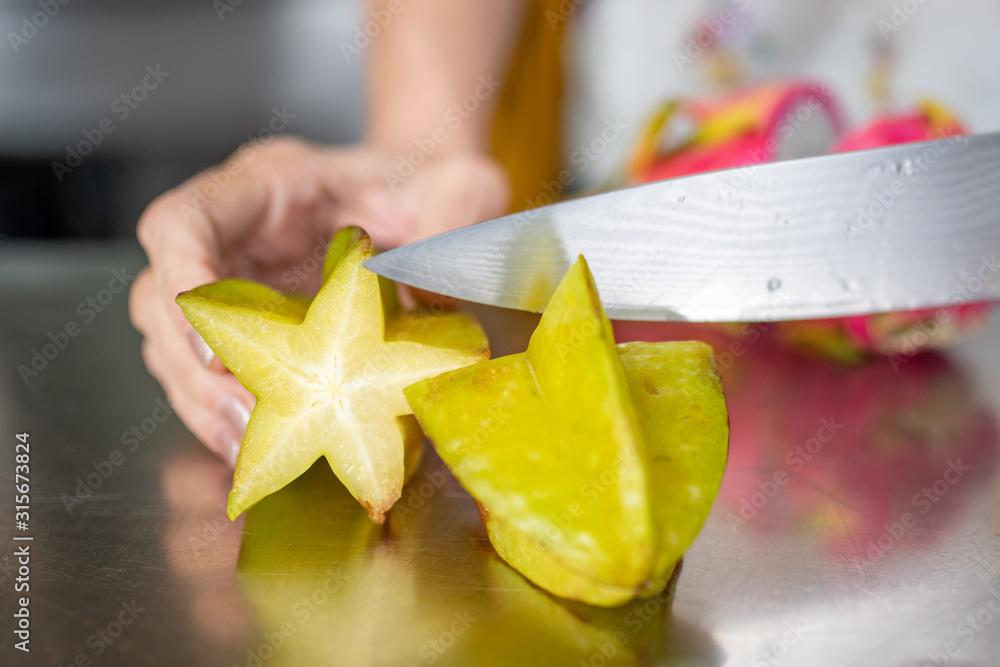 Slicing Starfruit (Carambola)