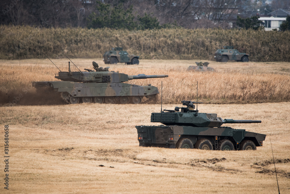 陸上自衛隊の装甲戦闘車両 Stock 写真 | Adobe Stock