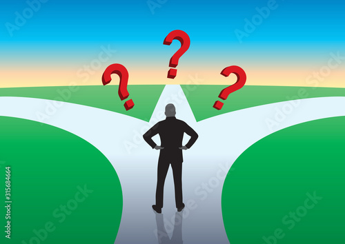 Concept du choix montrant un homme qui s’interroge sur l’orientation qu’il doit suivre en se trouvant seul face à un chemin qui se sépare en trois directions.