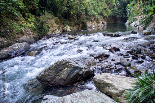 Aguas cristalinas, impolutas del ríos Colombianos