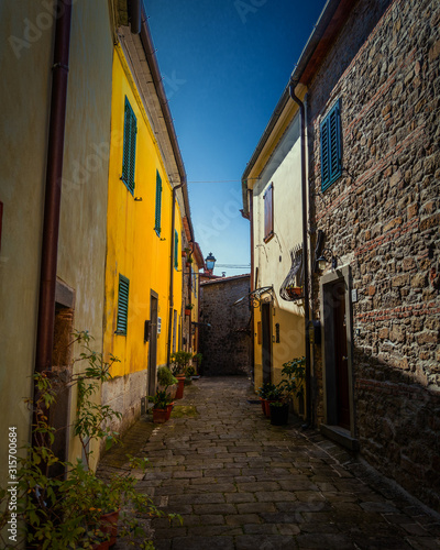 Naklejka na ścianę Borgo di Aramo, w prowincji Pistoia
