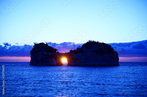 円月島