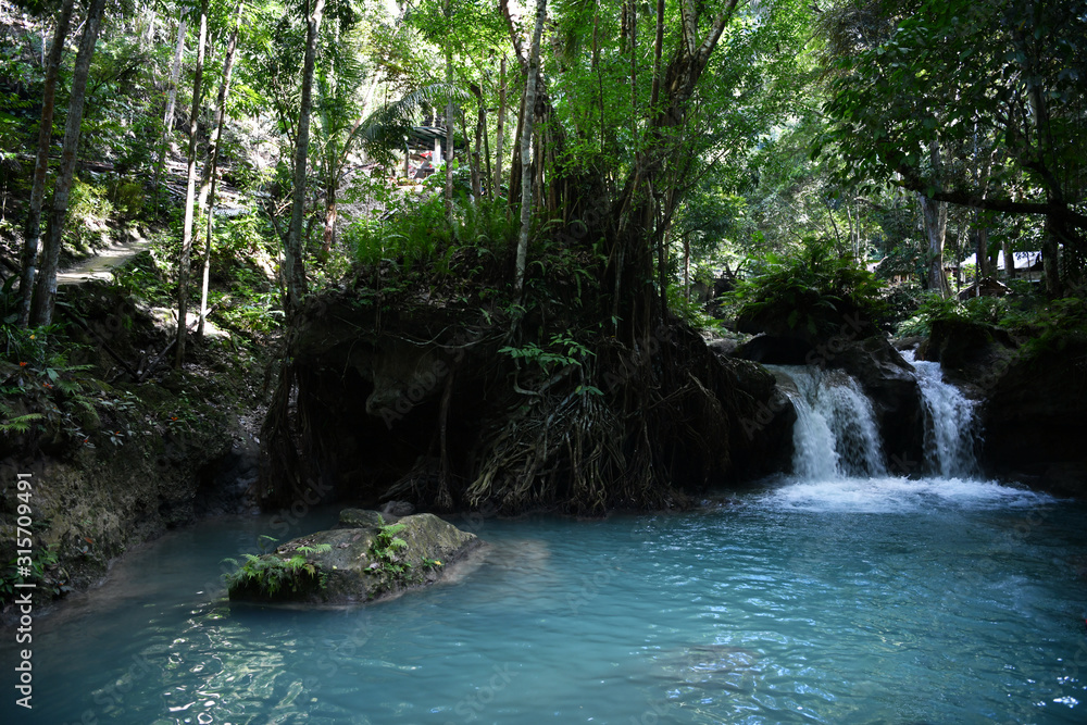 Naklejka premium Some of your changes could not be saved. Please correct the items highlighted in red below and try again.