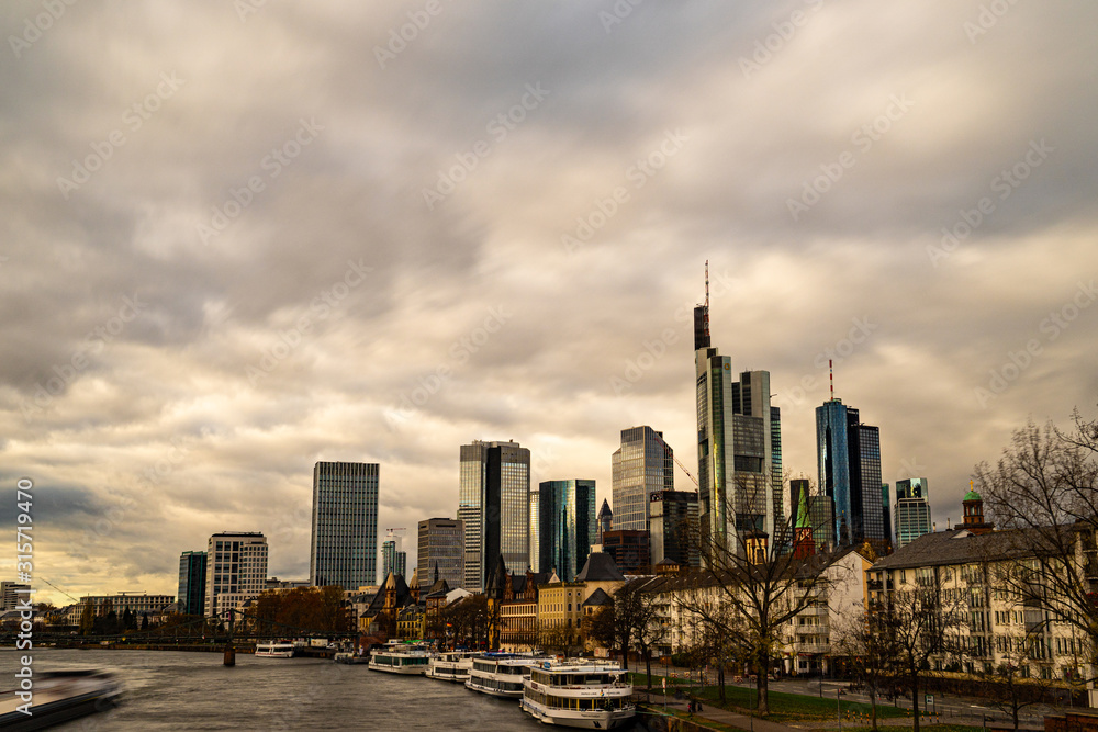 Obraz premium skyline at sunset