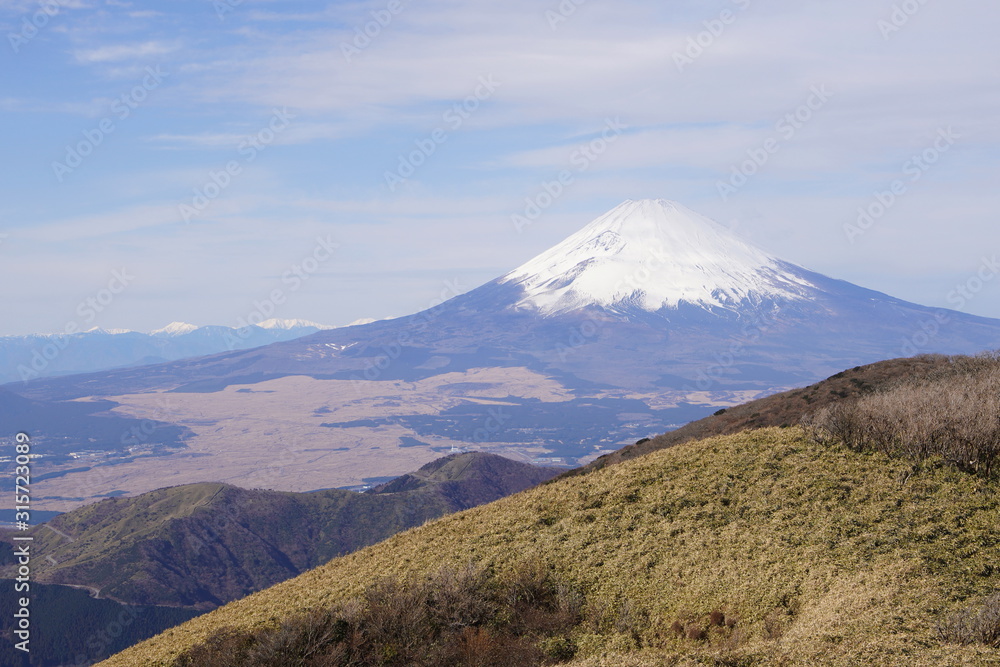 駒ヶ岳山頂から眺める日本で一番高い山の富士山