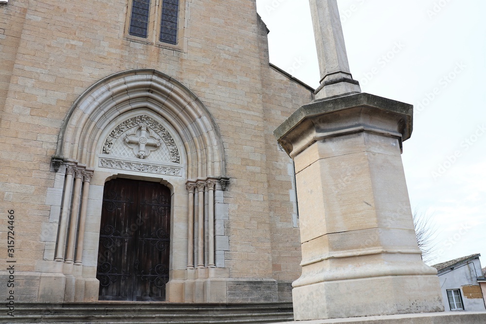 Eglise catholique Saint Martin dans le village de Magneneins - Département de l'Ain - Région Rhône Alpes - France - Construite au 19 ème siècle - Vue de l'extérieur