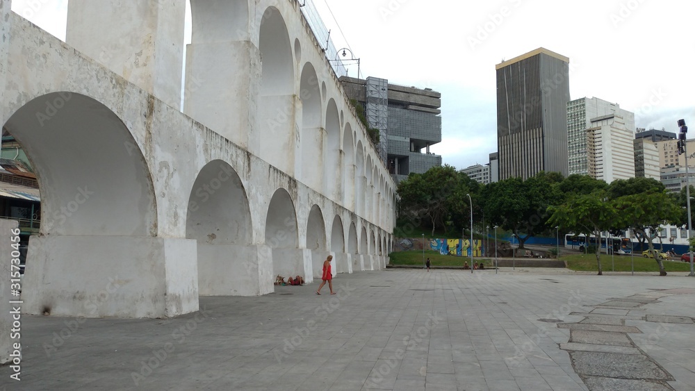 Obraz premium Side view of the Lapa Arch in Rio de Janeiro