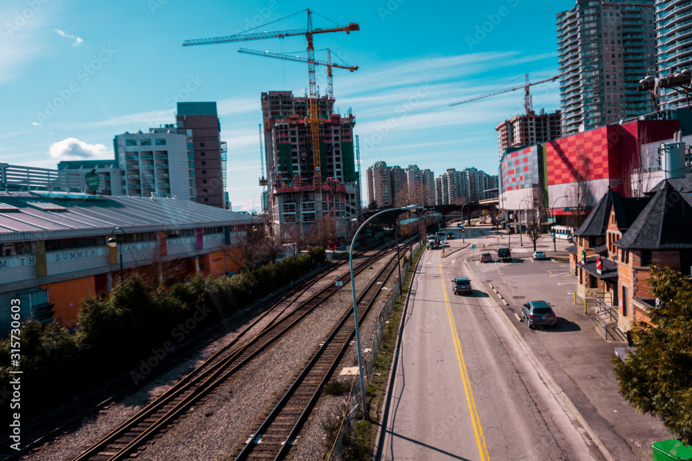 Fototapeta premium train tracks through the city
