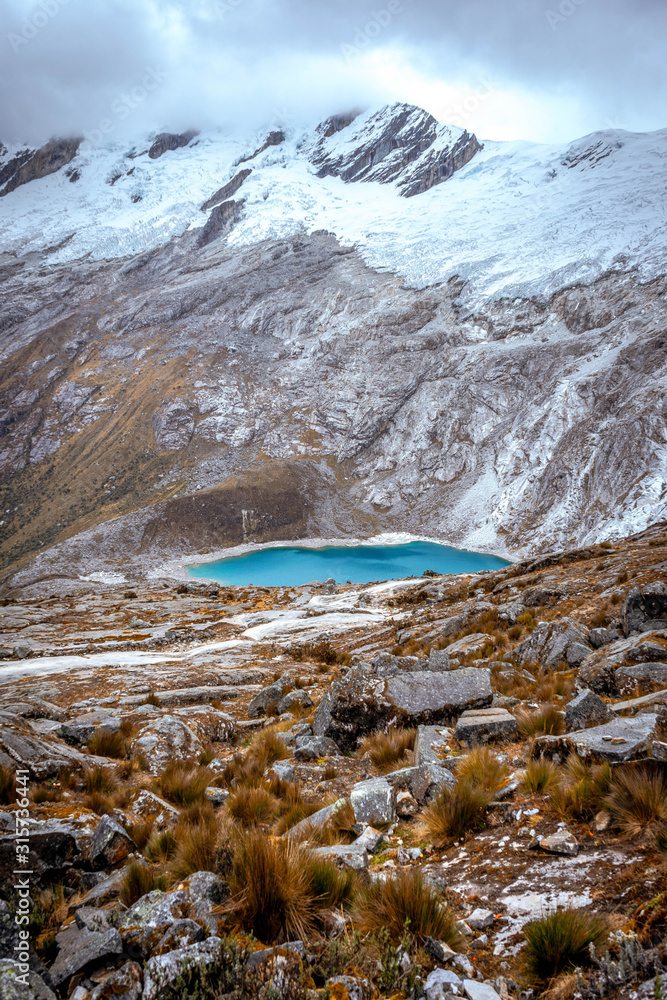 Obraz premium Moutain Taulliraju in Park Huascaran Peru