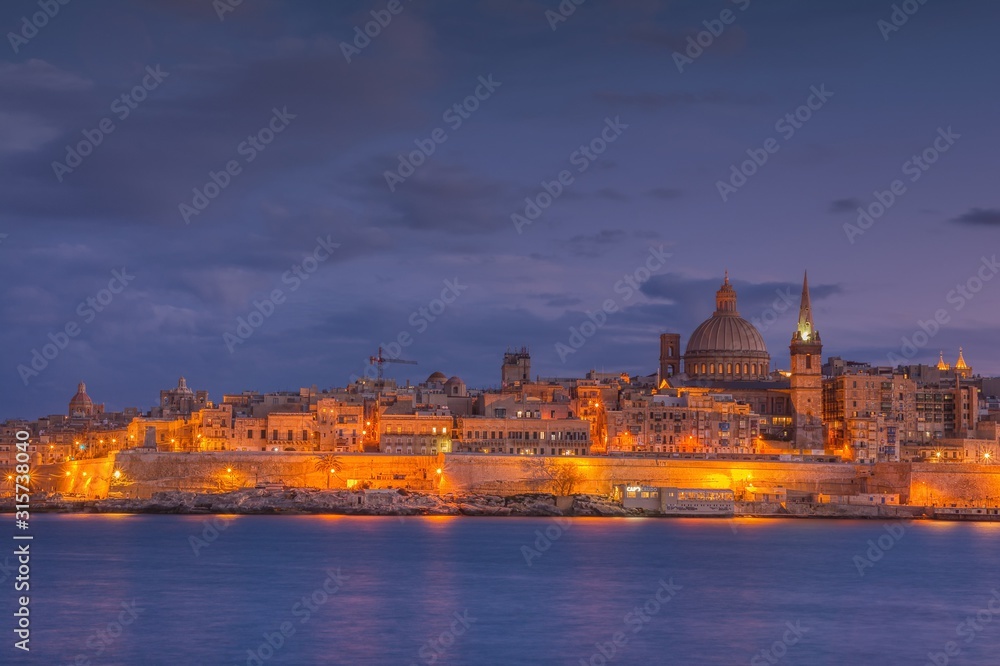 Naklejka premium Valletta Skyline in the Evening, Malta.