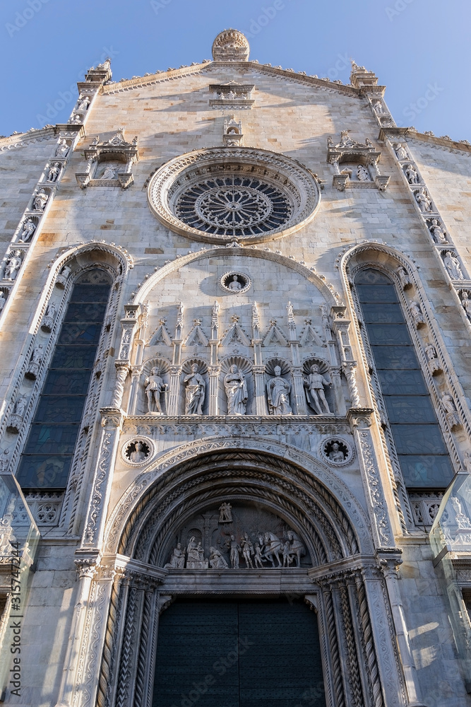 The facade of the Como Cathedral. 