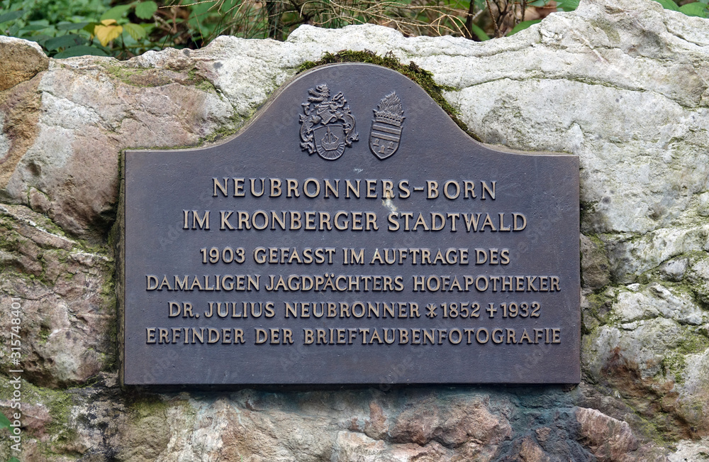 Plakette am Neubronners-Born am Altkönig
