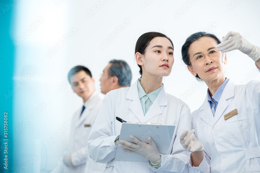 Medical experts to do research and analysis Medical experts to do research and analysis