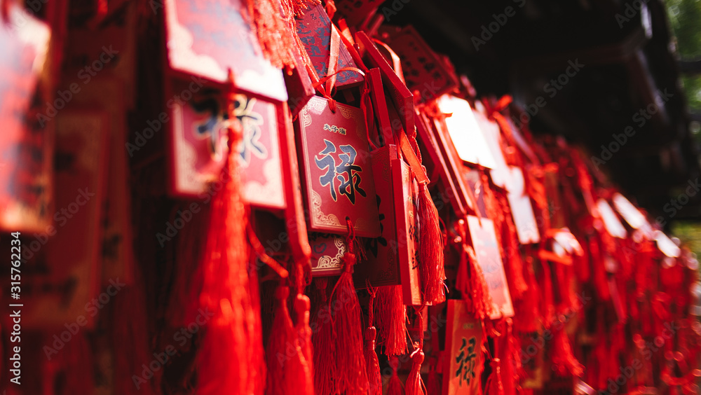 Chinese bless character words on plates