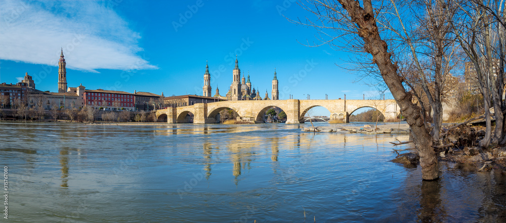 Zaragoza - The panorama of bridge Puente de Piedra and Basilica del Pilar over the Ebro river.