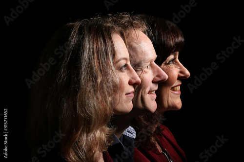 Fotografia Portraits of people in front of a black background