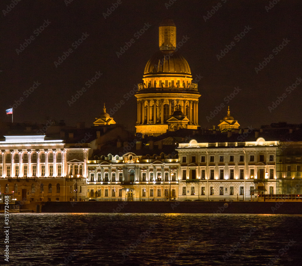 Obraz premium St Issac Church at night