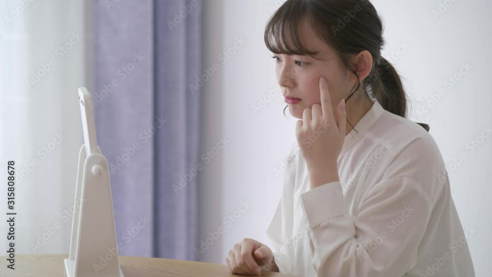 女性