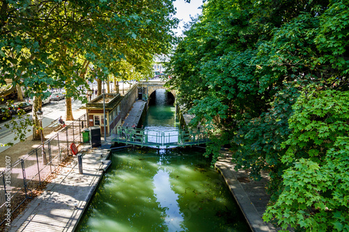 Tableau sur toile Lock on the Dock of la Villette, Paris, France