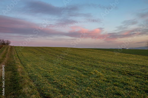 Sonnenaufgang   ber den Feldern