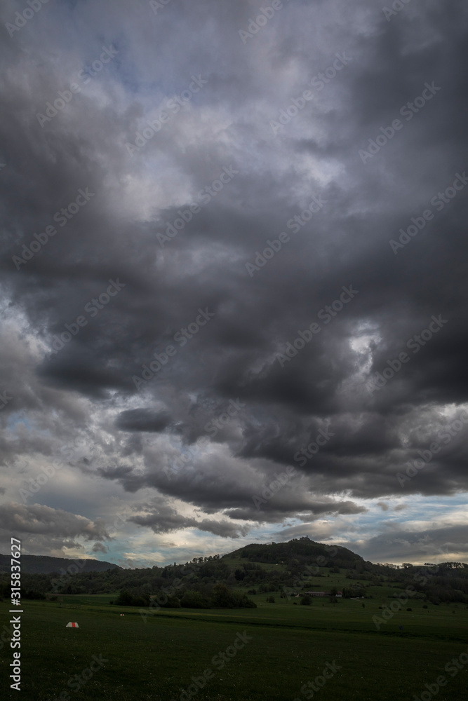 Sturmwolken über dem Land Sturmwolken über dem Land
