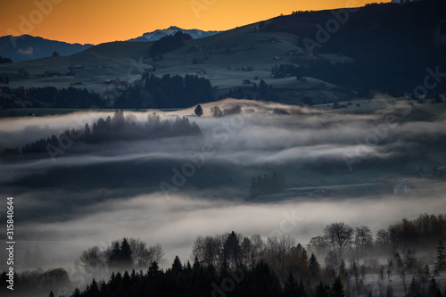 Morgendlicher Nebel in der Schweiz © EinBlick