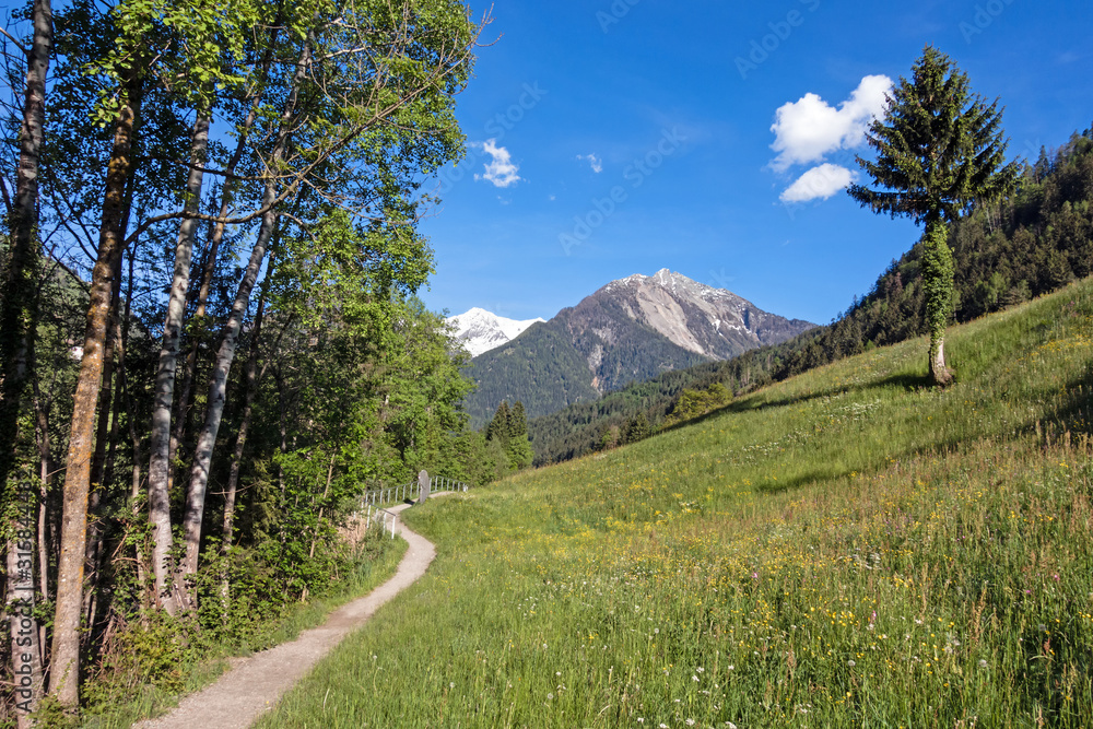 Wanderweg im Passeiertal in Südtirol, italienische Alpen