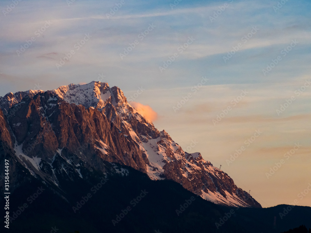 Zugspitze im Abendlicht, Wettersteingebirge, bayerische Alpen, Deutschland