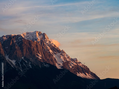 Zugspitze im Abendlicht, Wettersteingebirge, bayerische Alpen, Deutschland