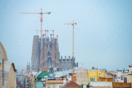 Konstfotografi BARCELONA, SPAIN - January 23, 2019: Casa Mila is the famous art work by an artist Antoni Gaudi