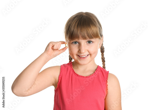 Little girl with fish oil p...