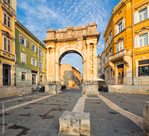 Fényképezés Triumphal Arch of Sergius in Pula. Croatia.