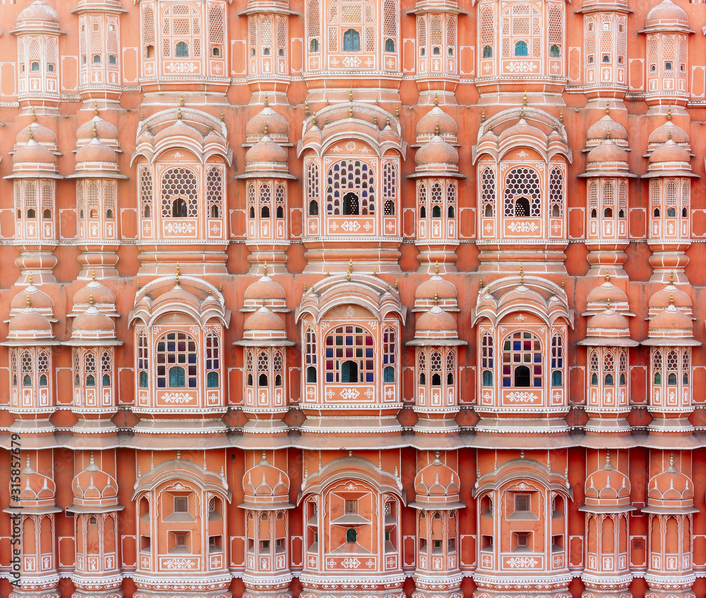Hawa Mahal palace (Palace of the Winds) in Jaipur, Rajasthan , India