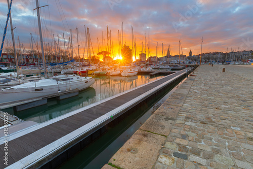 coucher de soleil sur le port de la Rochelle