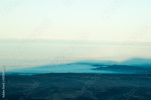 paisaje, desde arriva, niebla, cierro, molinos, panorama, cielo, frio.