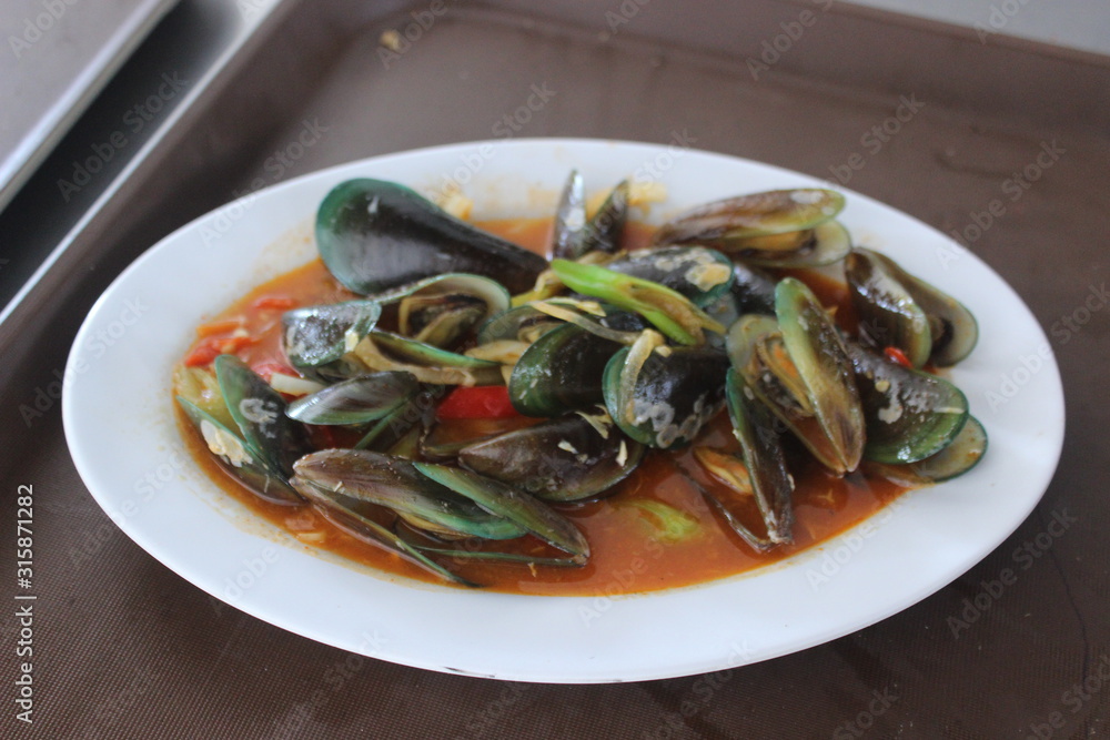 Green mussels cooked with sauce padang Green mussels cooked with sauce padang