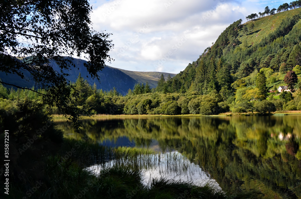Obraz premium Glendalough lower lake and park in Ireland